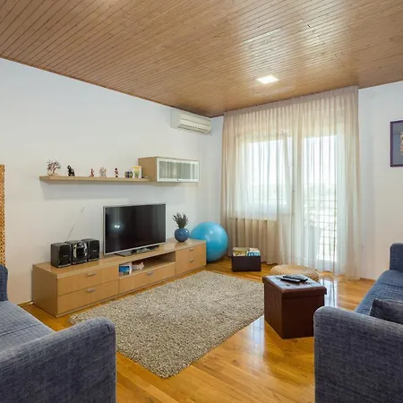 Mia , Free Parking Apartment *